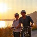Persona over 50 che pratica prevenzione attiva